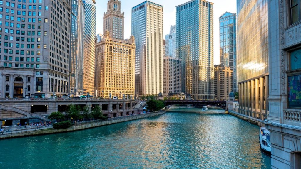 A photo of Chicago River
