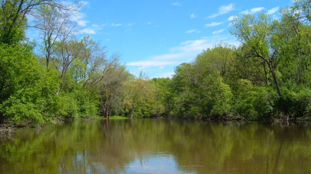 A photo of Des Plaines River, a popular kayaking spot in Chicago